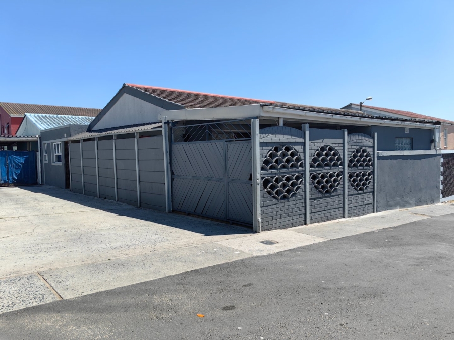 4 Bedroom Property for Sale in Eastridge Western Cape